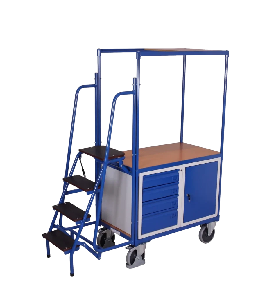 Hoog model keurwagen met trap en afgesloten kastblok