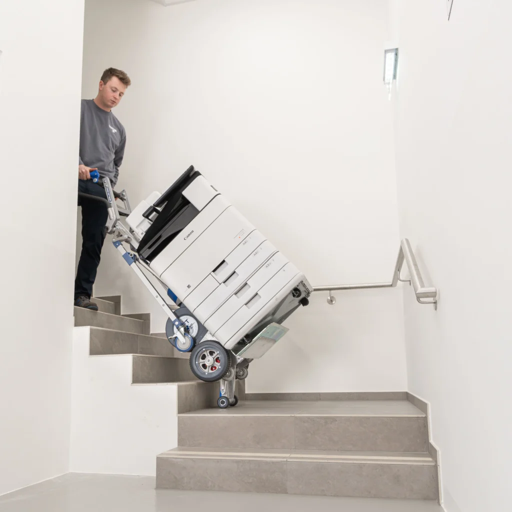 Kantelbare beugel voor ergonomisch facilitair werk